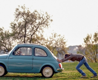 Cách sử dụng bộ sạc ắc quy ô tô đơn giản